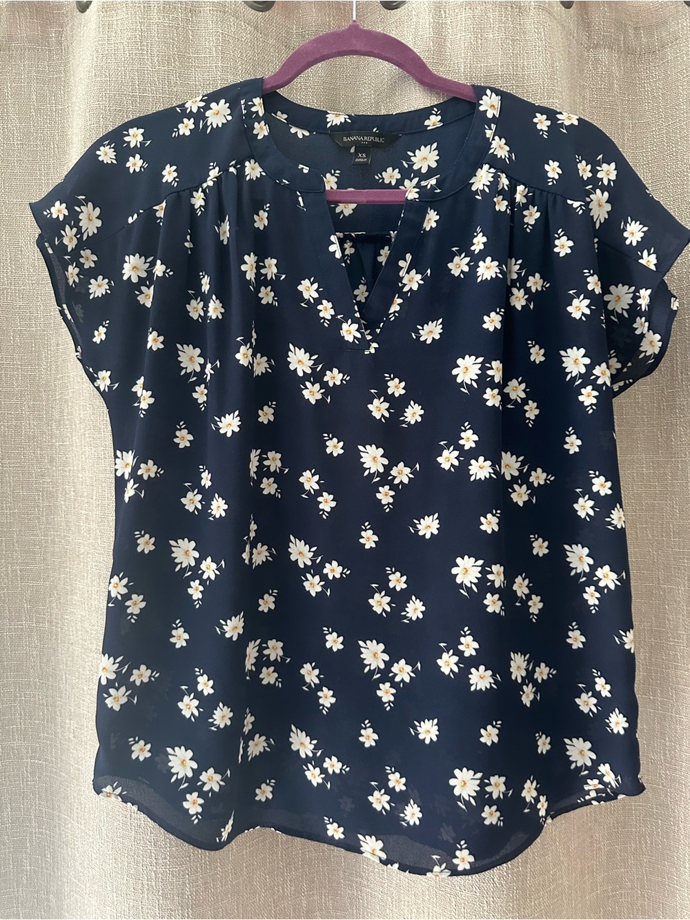 Banana Republic Navy White Daisy Print Short Sleeve Top